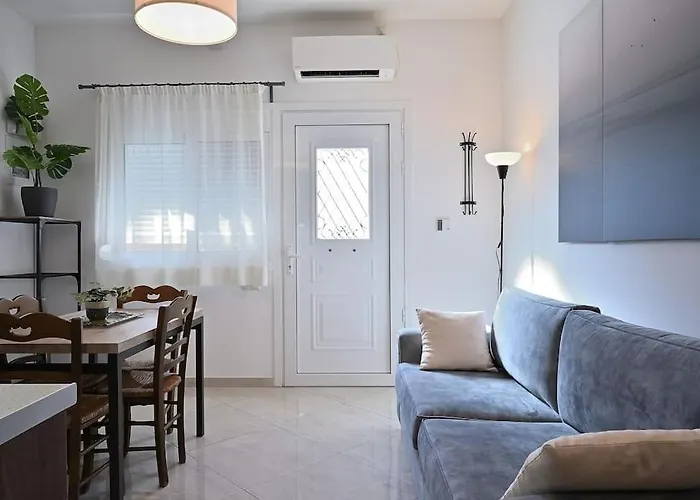 Seabreeze Apartment In Palaio Faliro/ Netflix