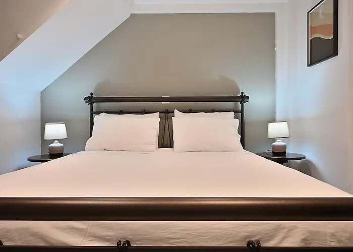 Seabreeze Apartment In Palaio Faliro/ Netflix